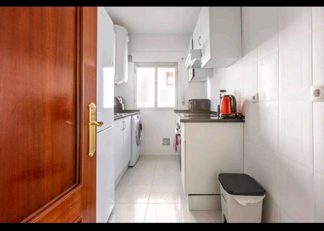 Luminosa Habitacion En Apartamento Compartido Madrid Exterior foto
